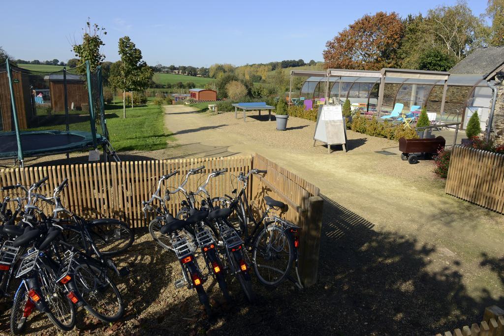 Les Roulottes & Cottages Du Moulin Chenillé-Changé Eksteriør billede