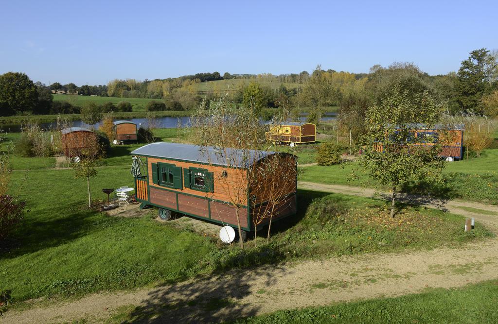 Les Roulottes & Cottages Du Moulin Chenillé-Changé Eksteriør billede