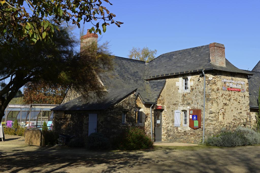 Les Roulottes & Cottages Du Moulin Chenillé-Changé Eksteriør billede