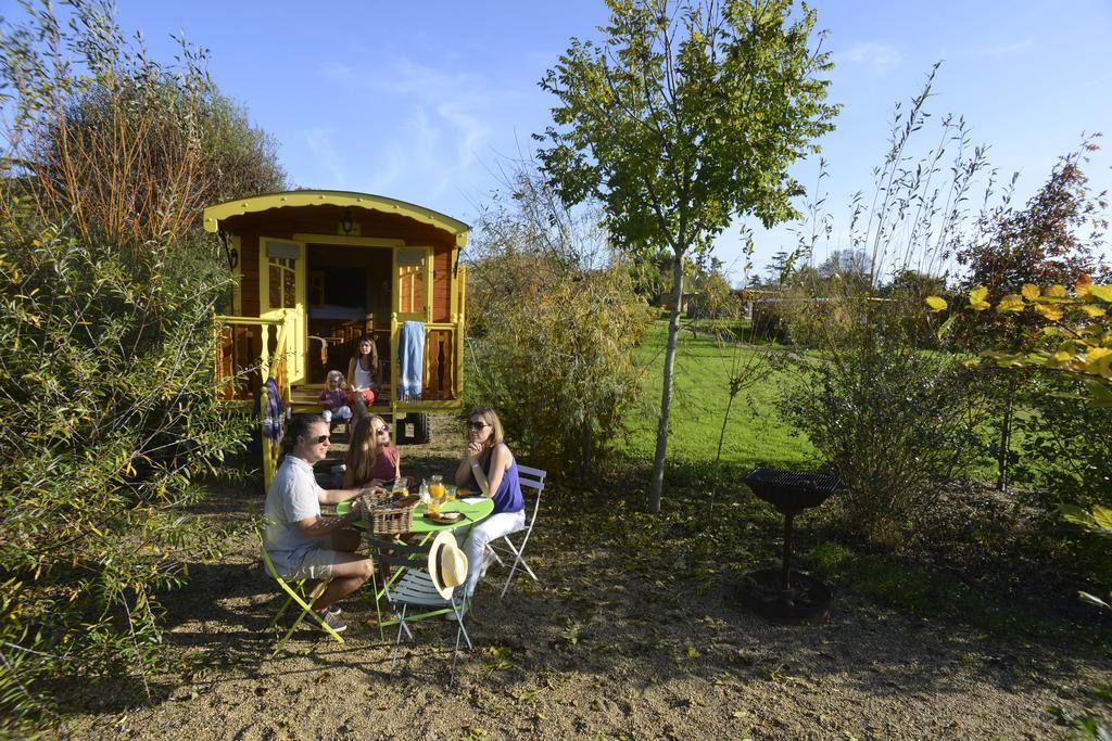 Les Roulottes & Cottages Du Moulin Chenillé-Changé Eksteriør billede
