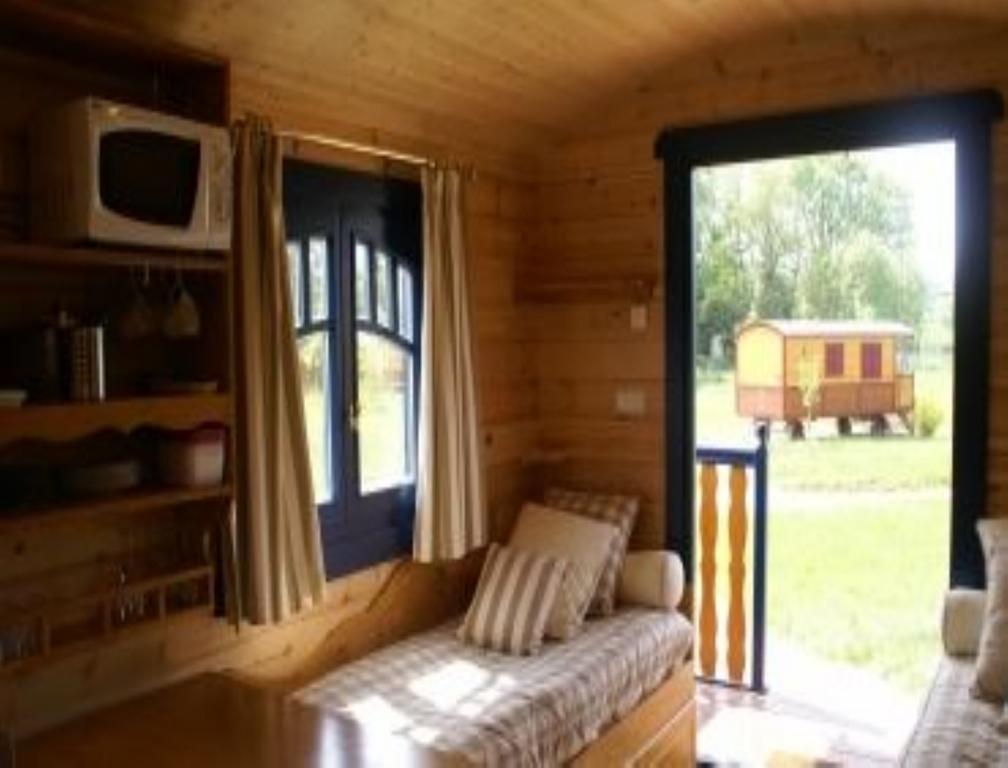 Les Roulottes & Cottages Du Moulin Chenillé-Changé Eksteriør billede