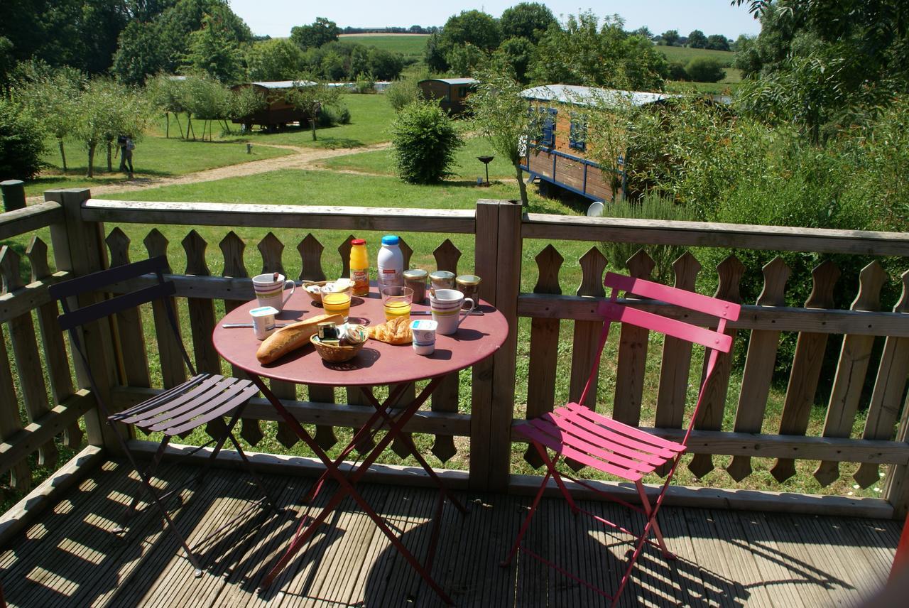 Les Roulottes & Cottages Du Moulin Chenillé-Changé Eksteriør billede